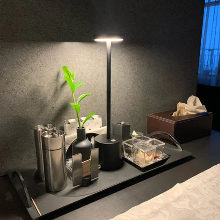 Luminária de Mesa LED Sem Fio Metal Lume